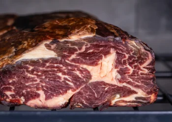 Carne Dry Aged cos’è, come cucinarla e perché sceglierla